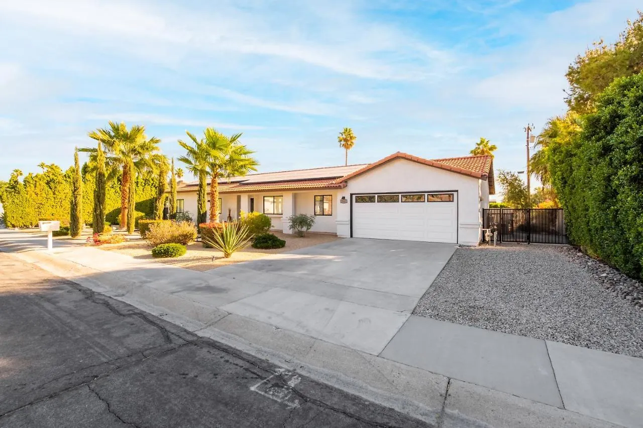 Beautiful Palm Springs Home Large Private Yard Vakantiehuis