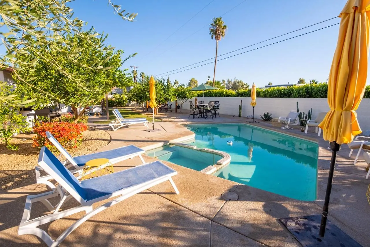 Beautiful Palm Springs Home Large Private Yard Holiday home