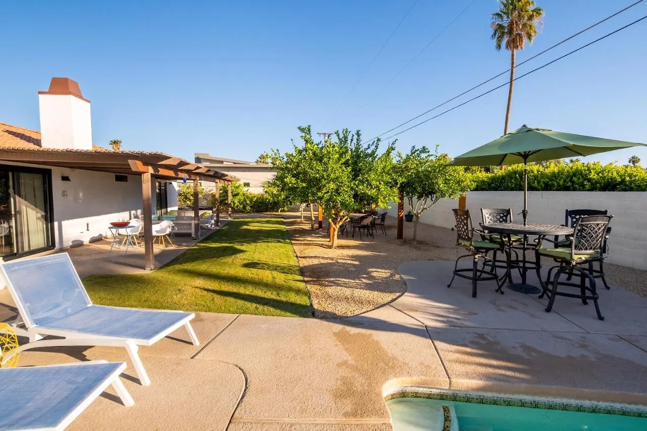 Beautiful Palm Springs Home Large Private Yard